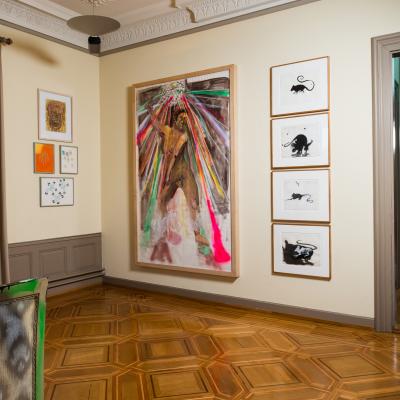 Installation view corner room – works by: Isa Genzken / General Idea / Albert Oehlen / Verne Dawson  Durchgang/Passage: Philippe Parreno & Pierre Huyghe